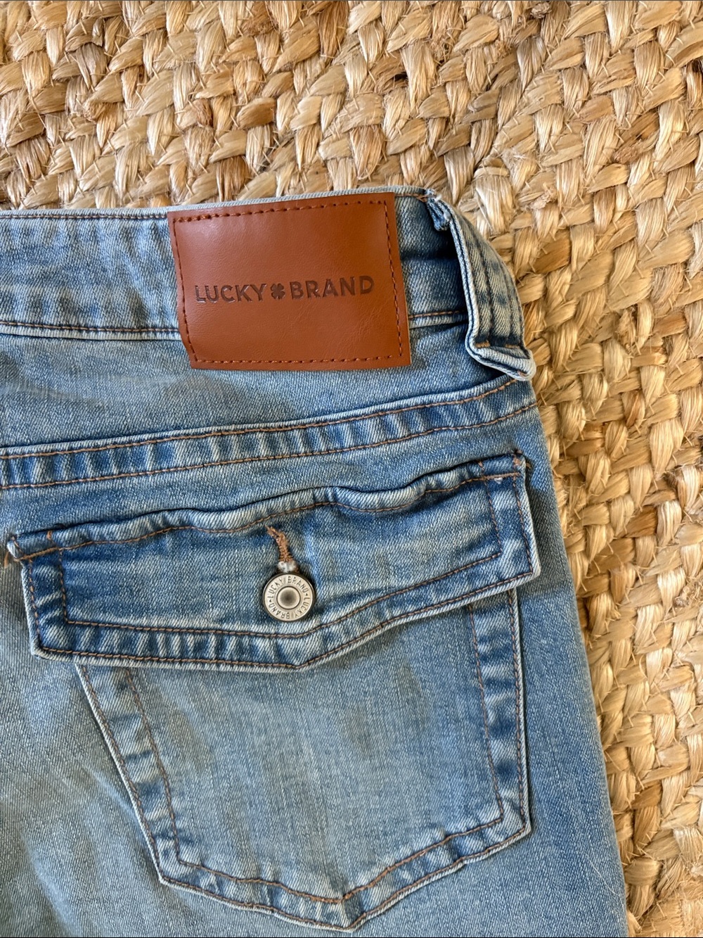 Lucky Brand Women’s Light Wash Blue Low Rise Flair Jeans